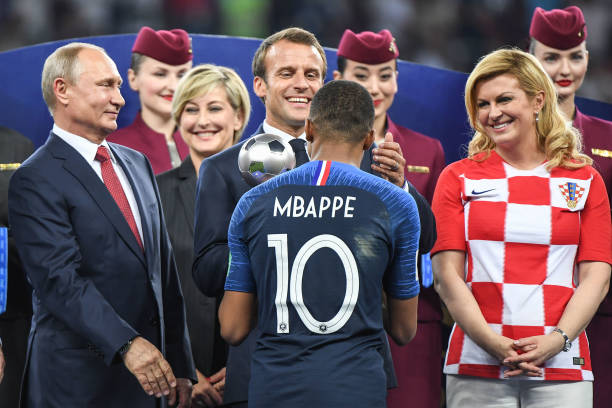 中一直保持 中一直保持